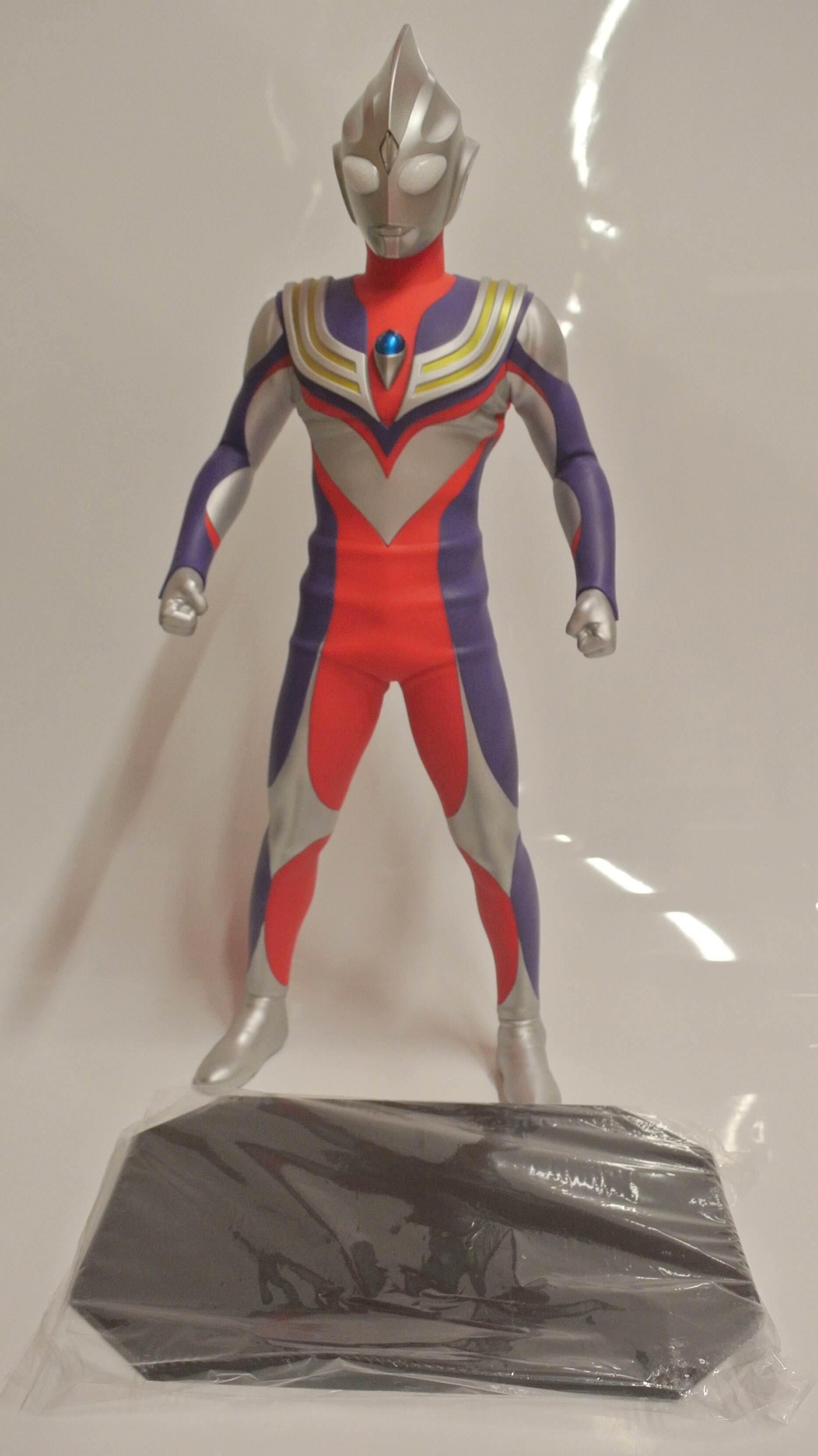 ウルトラマンティガ JUNGLE 光の巨人シリーズ 1/100スケール