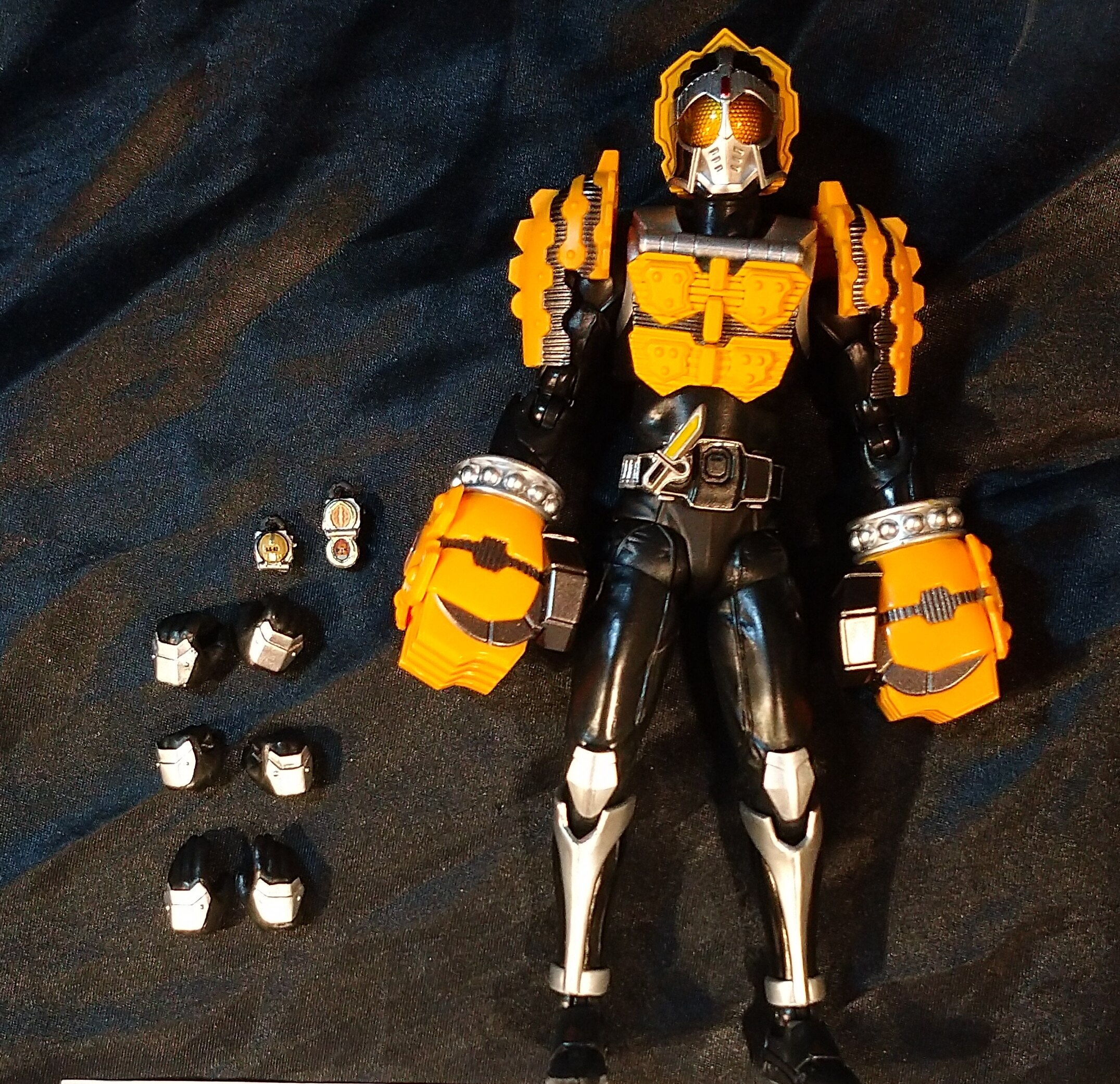 bandai sh figuarts kamen rider gaim (gaimu) kamen rider knuckle