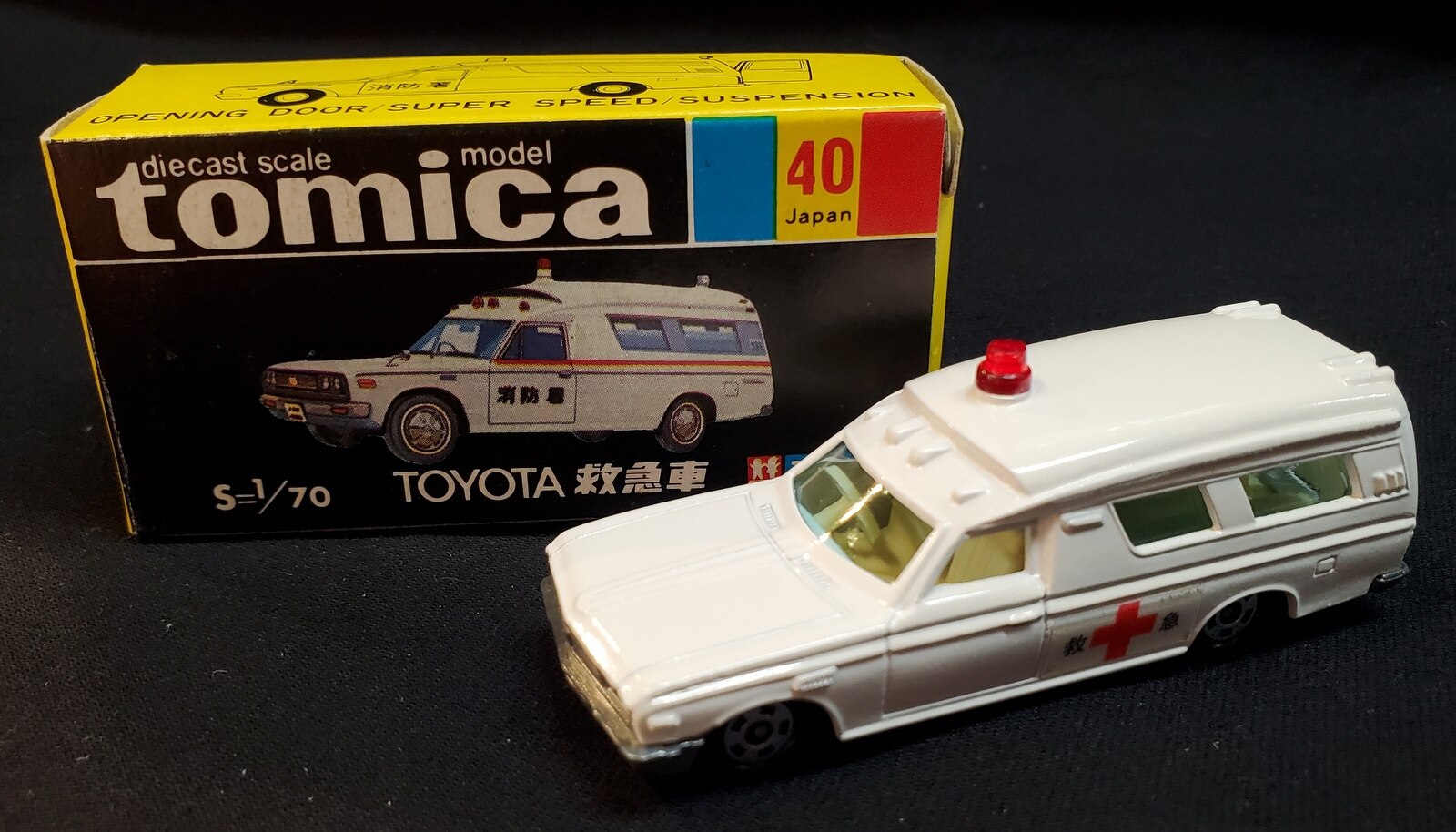 tomica toyota ambulance