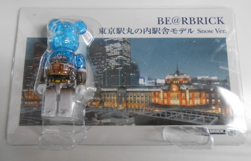 100%新品安いBE@RBRICK 東京駅丸の内駅舎モデル Snow Ver. 400% メディコムトイ ベアブリック キューブリック、ベアブリック