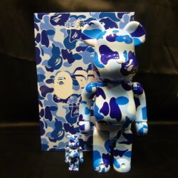 A BATHING APEｘBE@RBRICK HOLIDAY 2017