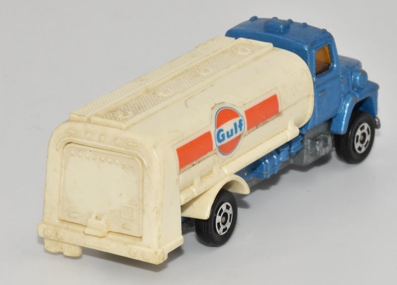 Tomy Tomica blue box Made in Japan Ford tank truck / blue meta 