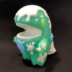 UNBOX INDUSTRIES 恐竜 ziqi DINO ICE CREAM GID Ver. 乳白緑