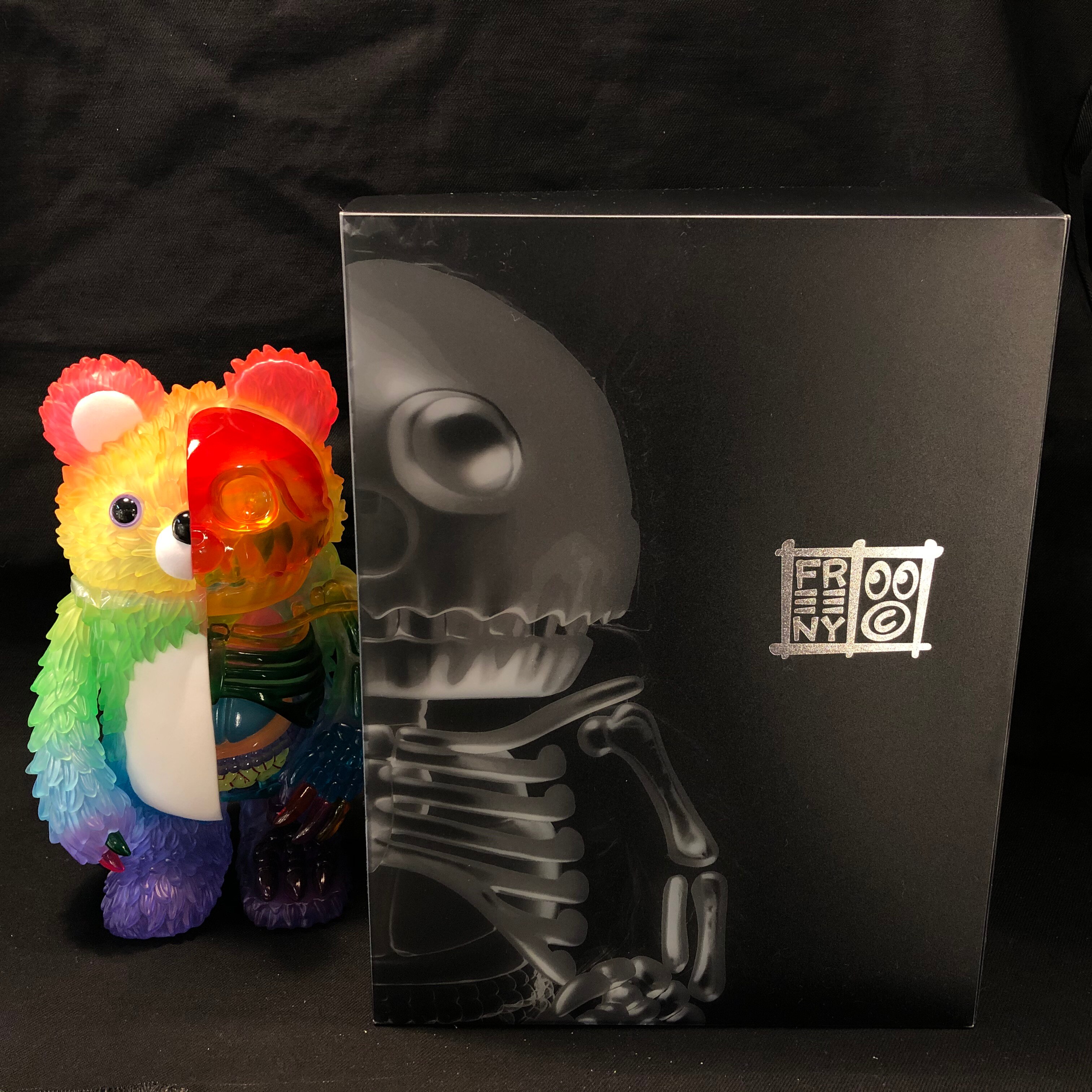 INSTINCTOY JASON FREENY ANATOMICAL MUCKEY RAINBOW CLEAR GID