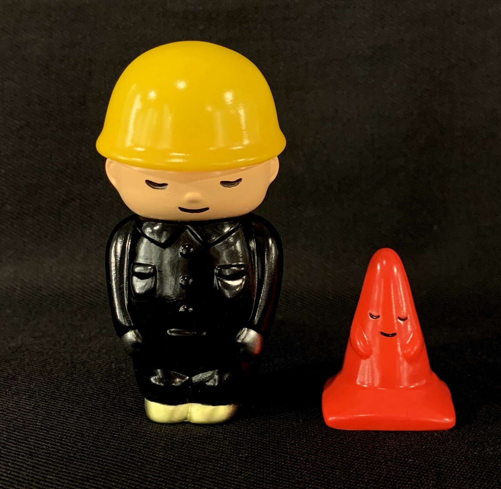 Chima Group はたらくおじさんとコーンちゃん Svf19 黄ヘル 黒服 赤コーン まんだらけ Mandarake
