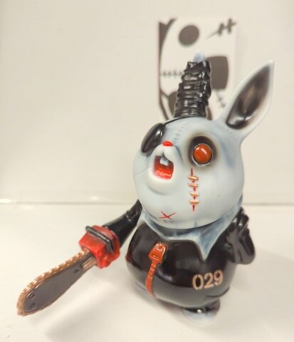 KAGEMARU DESIGNS SCARY CARNIBAL KDソフビシリーズ 鋸ぴょん 白黒マーブル成型/黒赤塗装 | まんだらけ  Mandarake