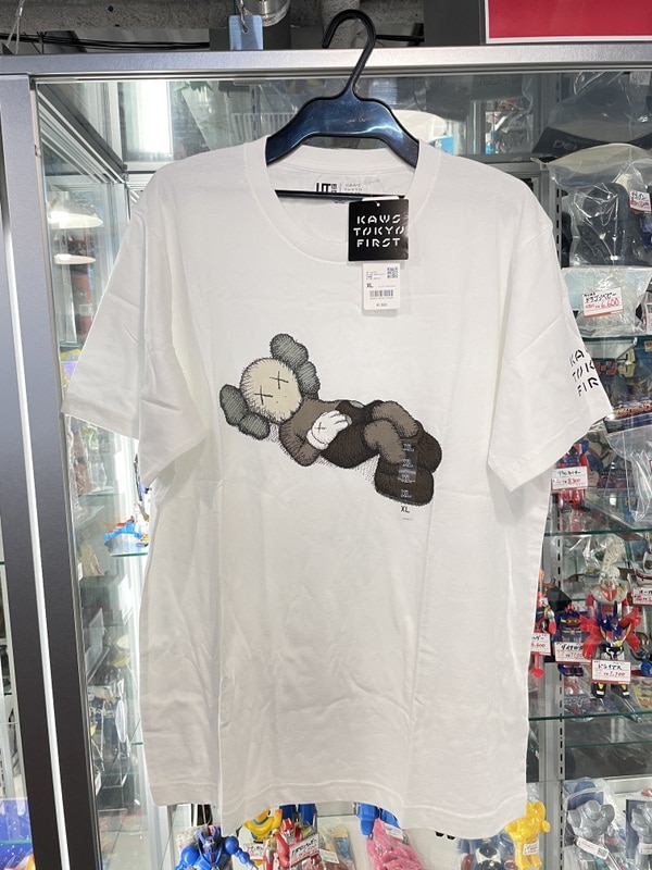 UNIQLO UNIQLO×KAWS Tシャツ (KAWS FIRST/WHITE) XLサイズ まんだらけ Mandarake