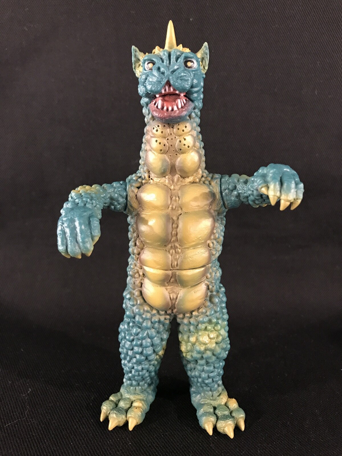 kaiju series / y-msf vs kaikodo gabala green molding / brown