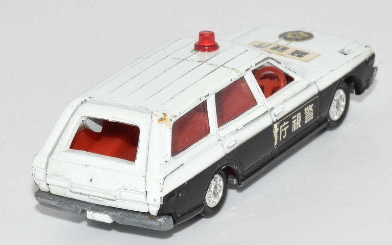 Tomy Tomica / black box Made in Japan Cedric Wagon patrol car 