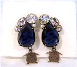 An earring / lei ground 