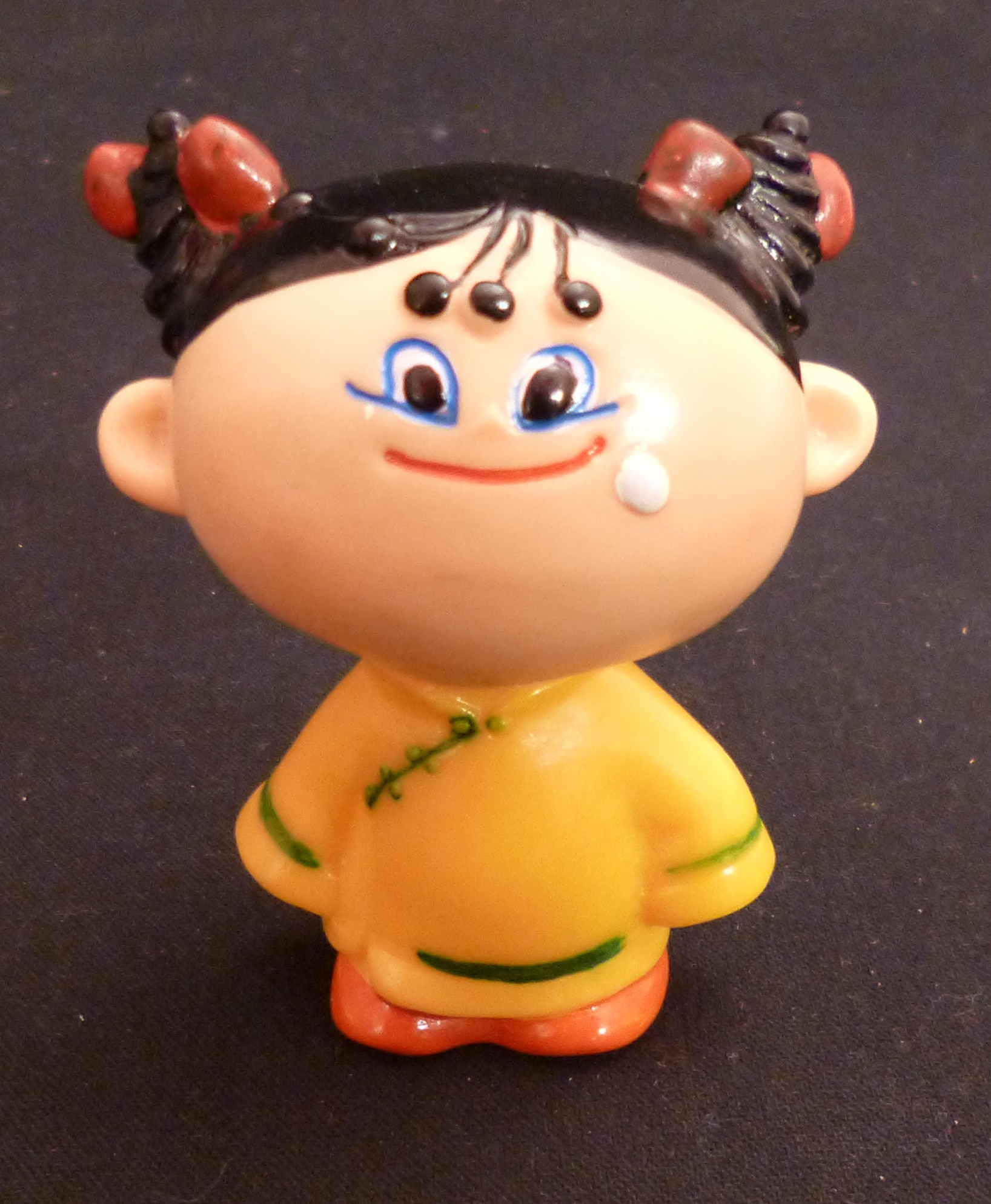 銀座アスター ソフビ人形 アスターちゃん 黄色衣装 80mm リボン靴が赤