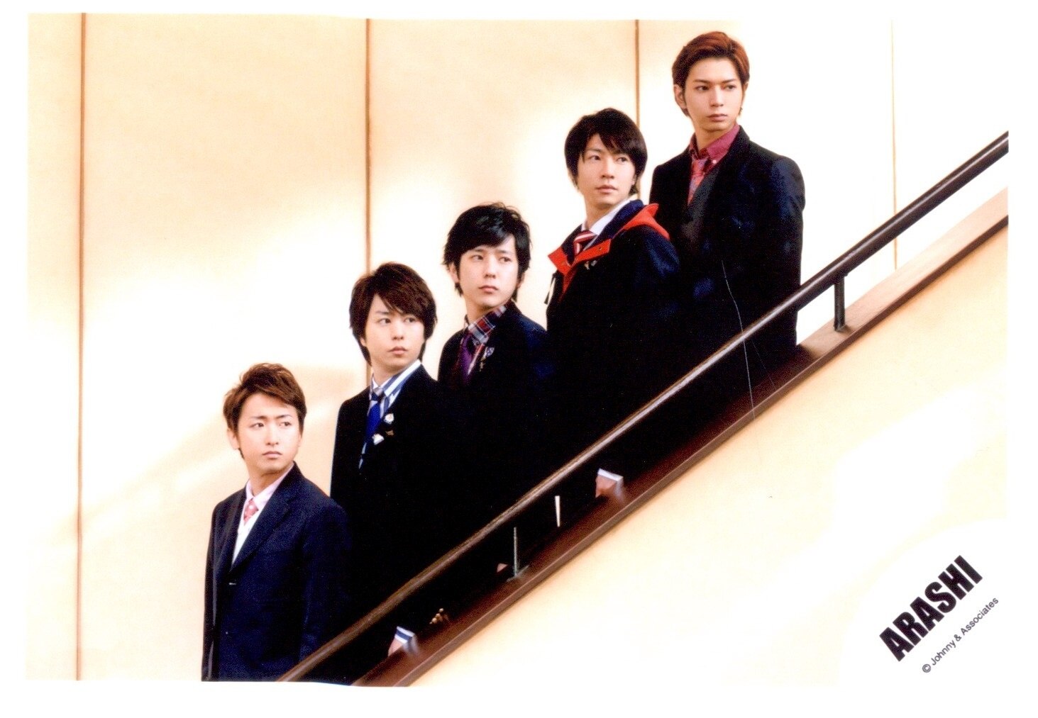arashigutsmeetingofficialphotographsinglephoto