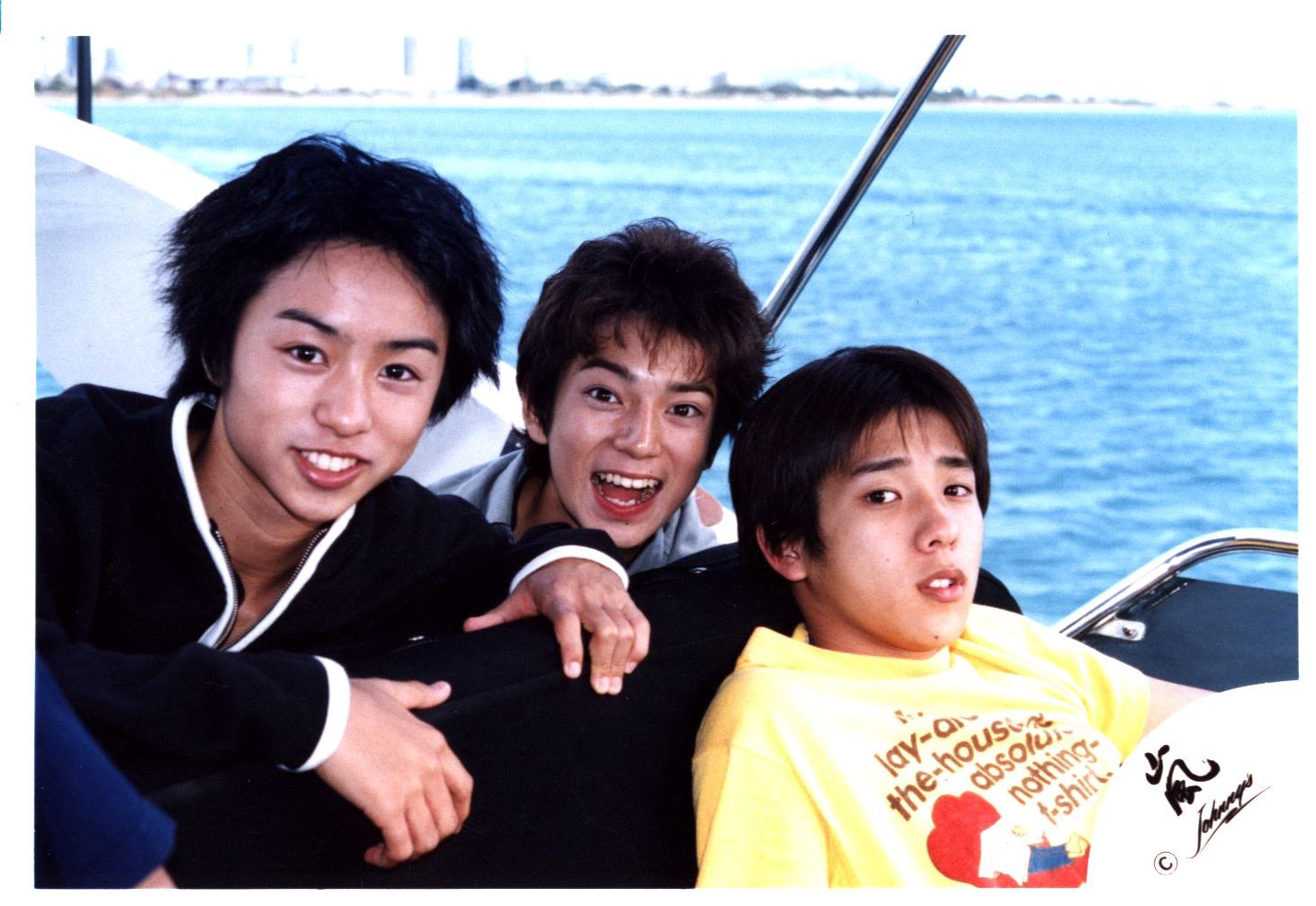 嵐 99年 デビューハワイ 櫻井翔 松本潤 二宮和也 公式写真 1枚 まんだらけ Mandarake