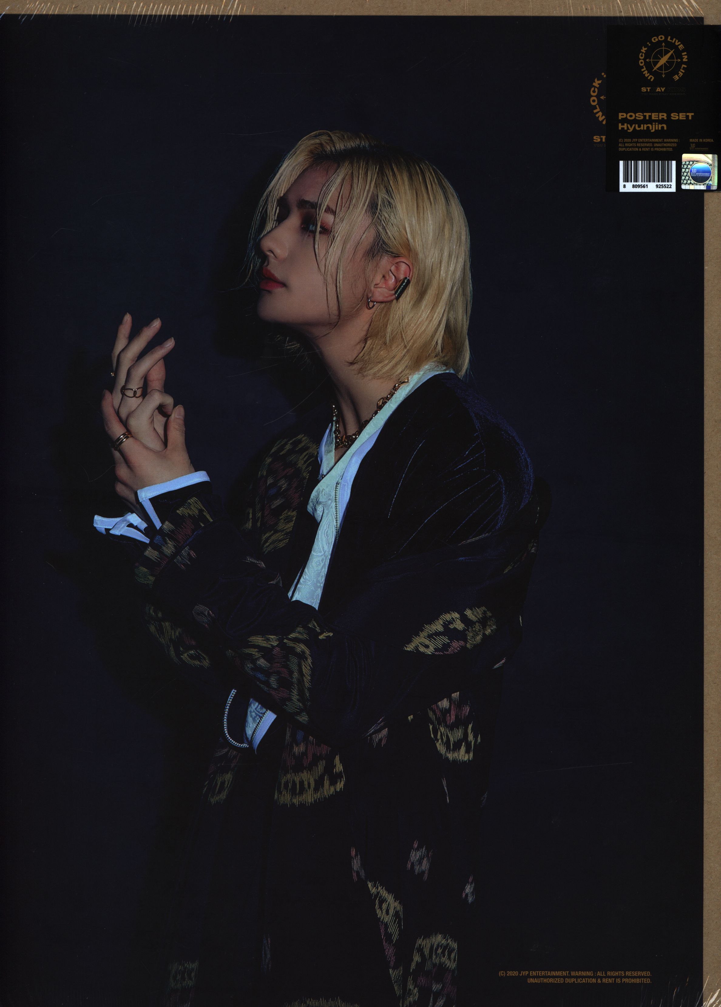 ヒョンジン (Stray Kids / ストレイキッズ) グッズ - フォト ポスター セット (PHOTO POSTER SET) [ポスター12枚  + ステッカー セット1枚] 30cm x 42cm SIZE : stkhj-pos001 : 韓流BANK - 通販 - 