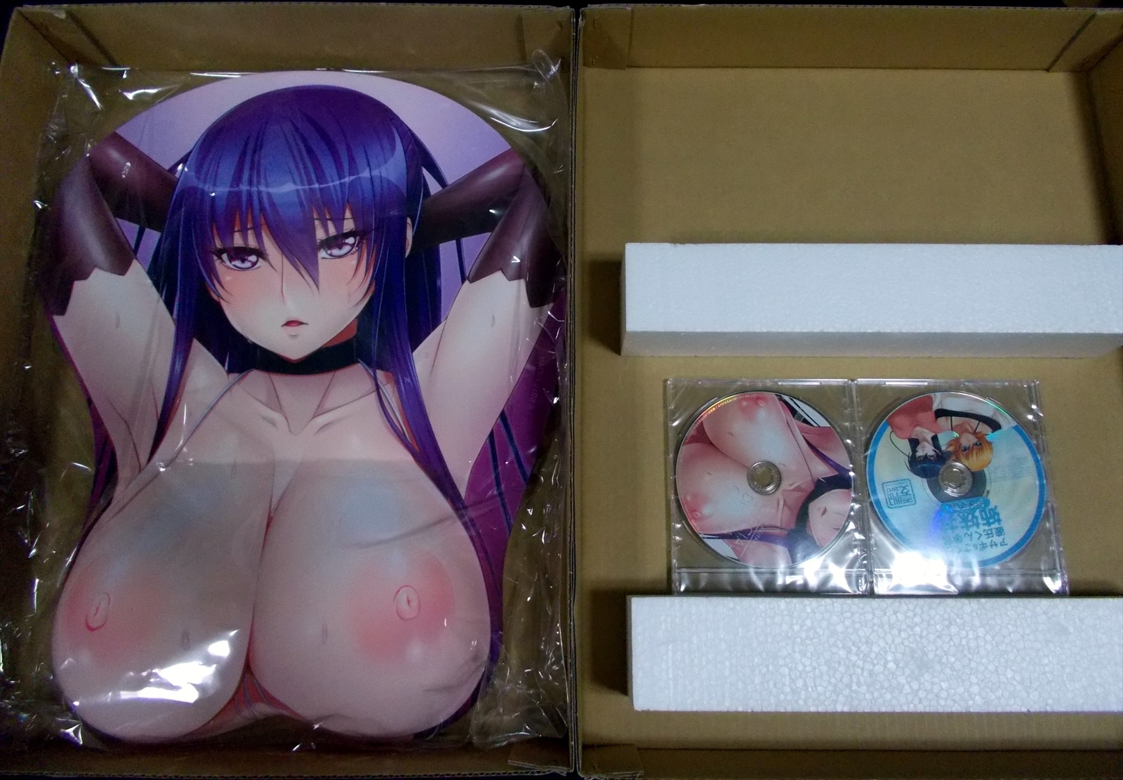 【未開封新品】Lilith 対魔忍 秋山凜子 等身大おっぱいマウスパッド